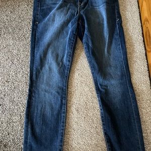 Womens Good American straight leg jeans.  Runs short- more like a crop style